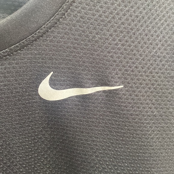 Nike woman’s dry fit long sleeve tee - Picture 2 of 4